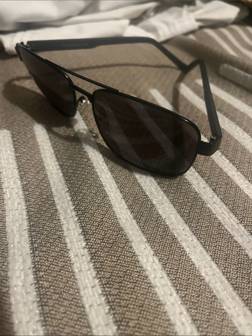 Men's Black Aviator Sunglasses - Polarized UV Protection